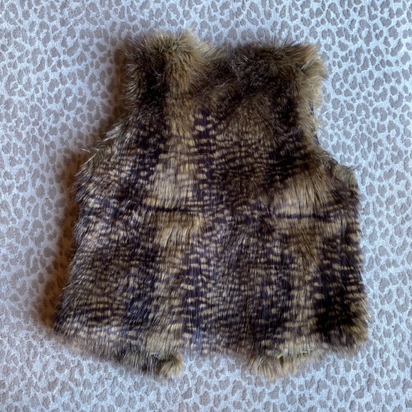 Mossimo Supply Co Faux Fur Brown Vest, size M. - Picture 4 of 4